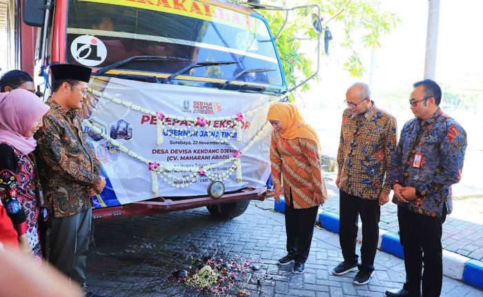 Ekspor Jatim Capai USD 8,31 Miliar, Gubernur Khofifah Optimis Produk Lokal Berkembang Pesat Ekspor Jatim Capai USD 8,31 Miliar, Gubernur Khofifah Optimis Produk Lokal Berkembang Pesat