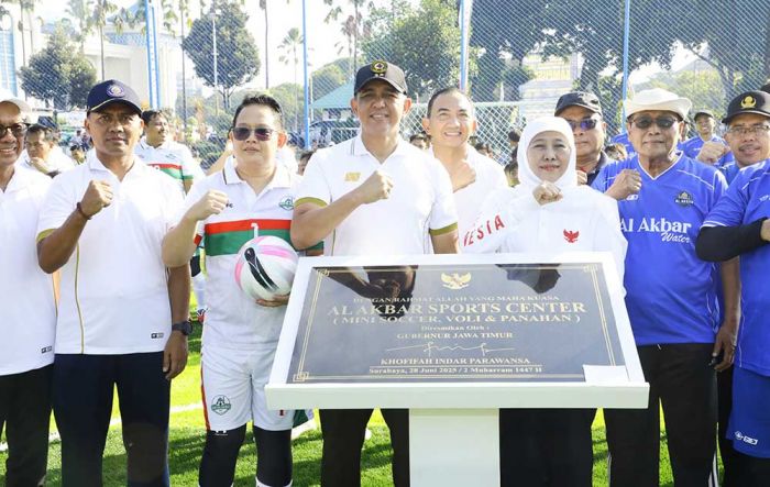 Gubernur Khofifah Resmikan Mini Soccer Al Akbar Sport Center: Bagian dari Penguatan Fungsi Masjid Gubernur Khofifah Resmikan Mini Soccer Al Akbar Sport Center: Bagian dari Penguatan Fungsi Masjid
