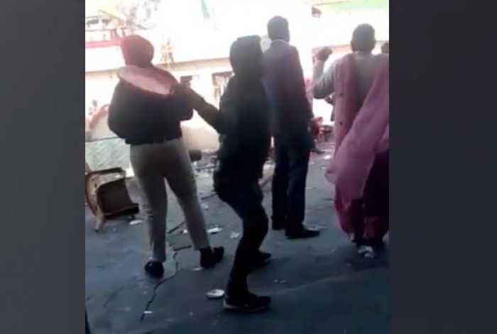 Acara Kondangan Pernikahan Ancur-ancuran, Tamu Saling Lempar Piring gara-gara Kehabisan Hidangan