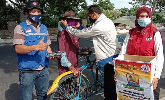 Terus Kampanyekan Jatim Bermasker, Pemkot Kediri Bagikan 1.500 Masker ke KPM