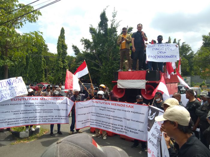 Usai Trosobo, Dugaan Pungli PTSL Terjadi di Desa Banjarkemantren, Massa Gruduk Kejari Sidoarjo