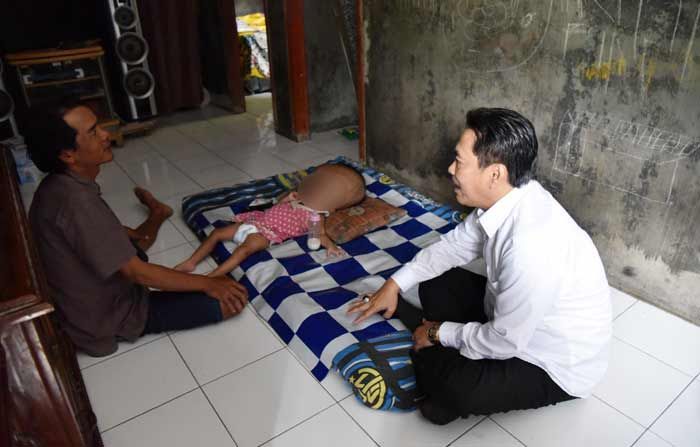 Kunjungi Bocah Penderita Hydrocephalus, Wabup Sidoarjo Minta Segera Dirujuk ke RSUD