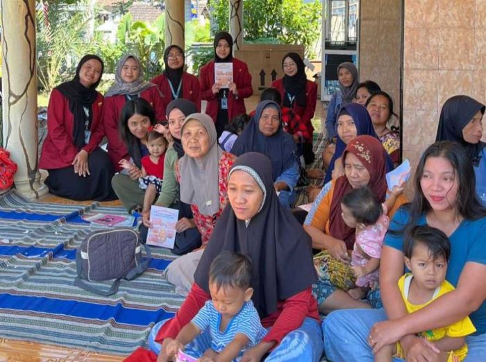 Mahasiswa PMM KKN UMM Bekali Orang Tua di Blitar Edukasi Parenting: Isi ‘5 Baterai Kehidupan’ Balita