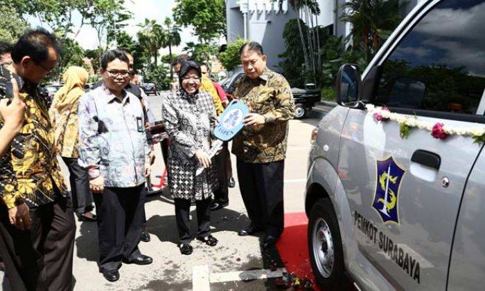 Anggap Surabaya Jadi Model Pelayanan Publik, PT Taspen Hibahkan Mobil Ambulans
