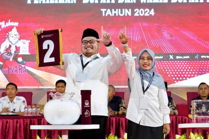 Elektabilitas Dhito-Dewi Melejit Lampaui Deny-Mudawamah Jelang Pilbup Kediri 2024