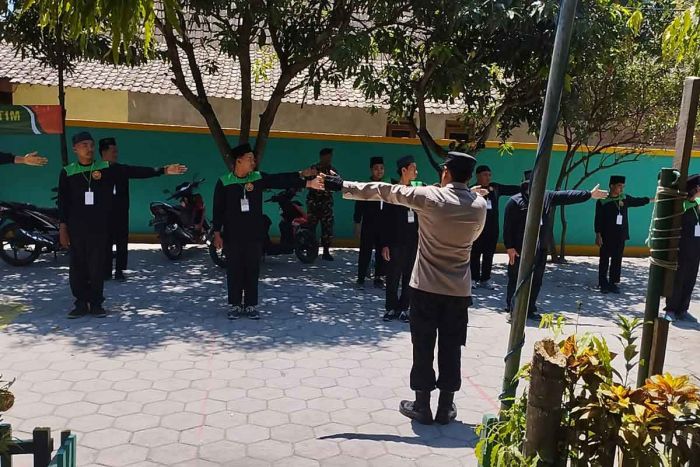 Polsek Paron Gelar Diklatsar Kelalulintasan ke Puluhan Anggota Banser Ngawi
