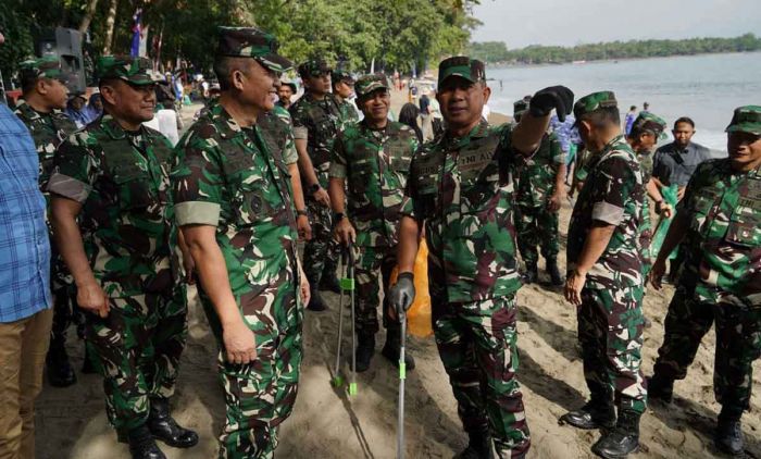 Panglima TNI Buka Aksi Bersih Pantai di 8 Lokasi