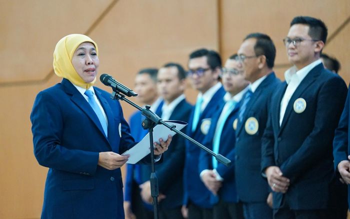 Lantik Pengurus Pusat IKA Unair, Khofifah Dorong Alumni jadi Orkestrator Pembangunan Daerah