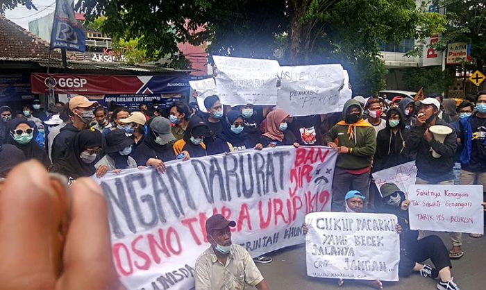 Ratusan Aktivis PMII Demo DPRD dan Pemkab Lamongan, Tuntut Percepatan Penanganan Banjir