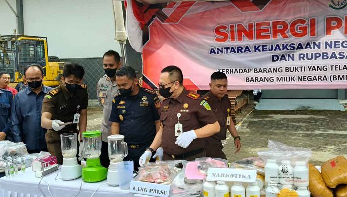 Bea Cukai dan Kejari Blitar Musnahkan Rokok Ilegal dan Narkoba Bea Cukai dan Kejari Blitar Musnahkan Rokok Ilegal dan Narkoba