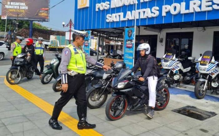 Satlantas Polres Ngawi Amankan Belasan Motor saat Razia Balap Liar