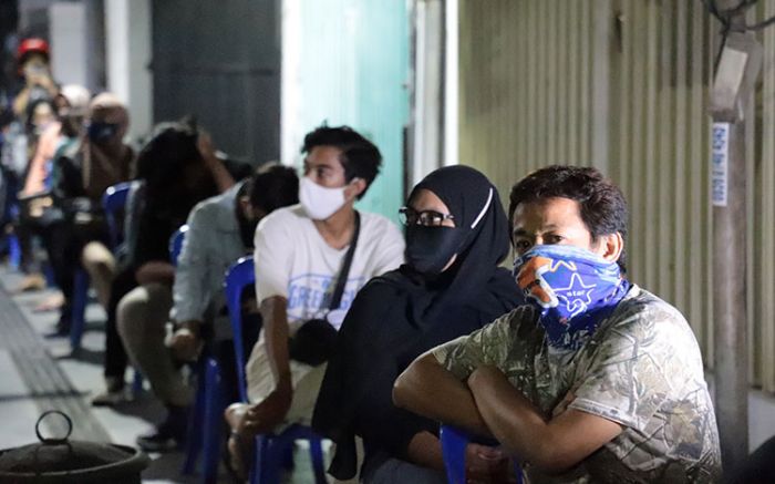 Puluhan Pemuda Kaget, Nongkrong di Genteng Besar Surabaya Kena Rapid Test Massal 