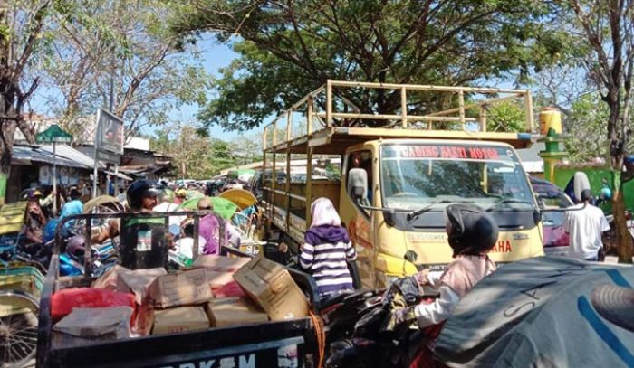 Warga Keluhkan Kemacetan Jalan di Depan Pasar Kolpajung Pamekasan