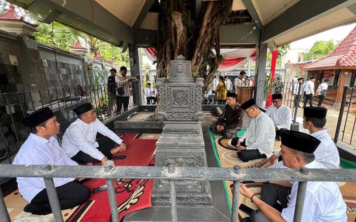 Awali Rangkaian HJT ke-731, Pjs. Bupati Tuban Ziarah ke Makam Ronggolawe hingga Sunan Bonang