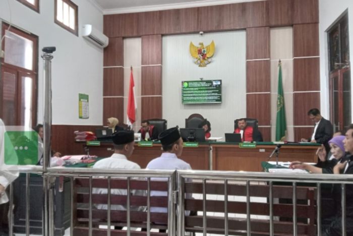Patungan Beli Narkoba, Ambon dan Augie Jadi Pesakitan Permufakatan Jahat di PN Surabaya Patungan Beli Narkoba, Ambon dan Augie Jadi Pesakitan Permufakatan Jahat di PN Surabaya