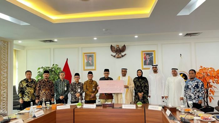 Zayed Foundation Serahkan Bantuan Rp3,3 Miliar untuk 162 Jemaah Haji Indonesia