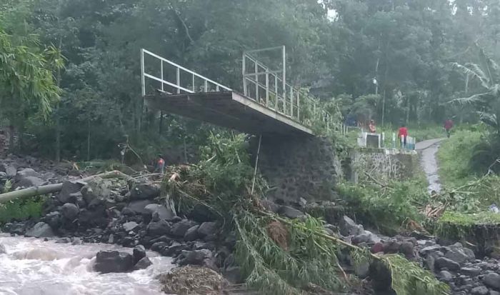 Banjir Bandang di Situbondo Sebabkan Desa Campoan Terisolir