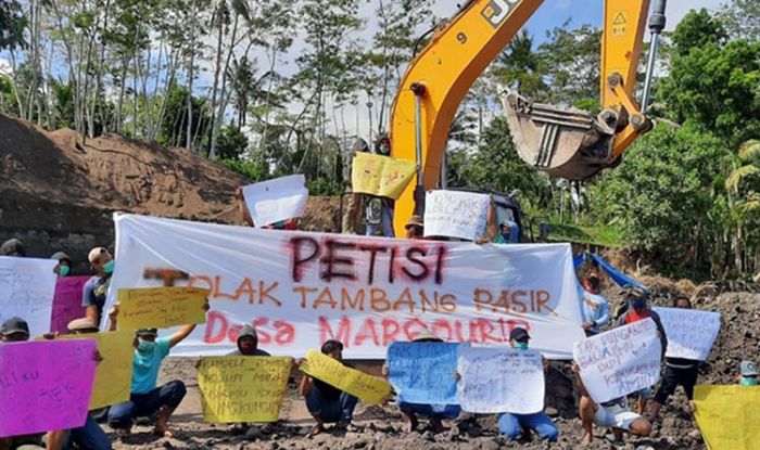 Dituding Jadi Biang Kerusakan Lingkungan, Ratusan Warga di Desa Margourip Demo Tambang Pasir Ilegal