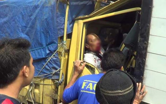 Ajaib, Nyawa Sopir Truk Ini Selamat dari Laka Tragis di Pasuruan Meski Terjepit Selama 60 Menit Ajaib, Nyawa Sopir Truk Ini Selamat dari Laka Tragis di Pasuruan Meski Terjepit Selama 60 Menit