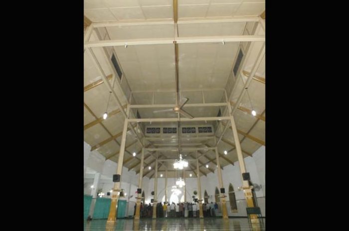 Menelusuri Jejak Kampung Religi di Surabaya (21): Atap Masjid Peneleh Menyerupai Bahtera Nabi Nuh