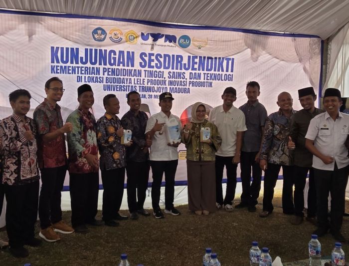 Sekretaris Direktorat Jendral Dikti Apresiasi Inovasi Budi Daya Lele Probiotik Inovasi UTM Sekretaris Direktorat Jendral Dikti Apresiasi Inovasi Budi Daya Lele Probiotik Inovasi UTM