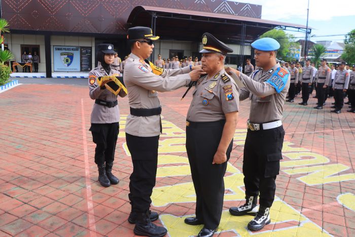 Kapolres Ngawi Pimpin Upacara Kenaikan Pangkat Pengabdian Wakapolsek Kwadungan