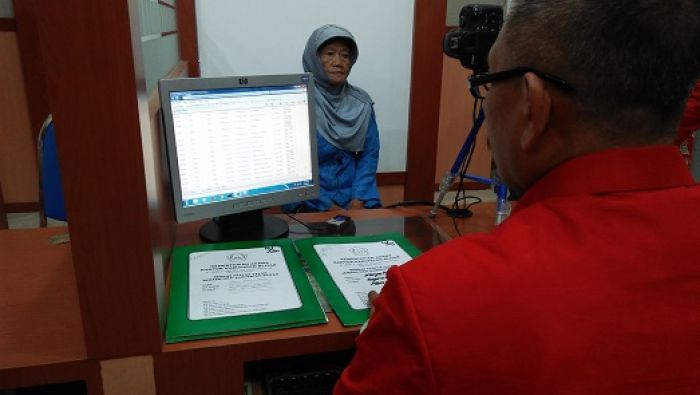 Hanya 10 Menit,  Lansia Bisa Dapatkan Paspor di Kantor Imigrasi Blitar 