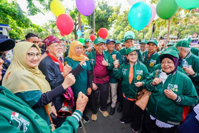 Gubernur Khofifah Berangkatkan Parade Defile Dies Natalis 71 UNAIR dan 112 Tahun Pendidikan Dokter