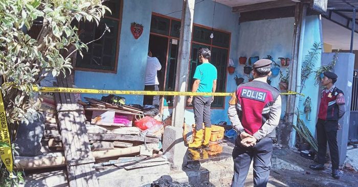 Diduga Akibat Korsleting, Rumah Warga di Junrejo Kota Batu Ludes Terbakar