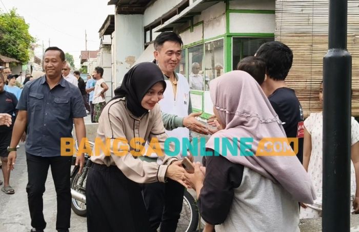 Blusukan ke Gang Sempit di Kota Kediri, Vinanda Sapa Warga dan Ajak Coblos 01