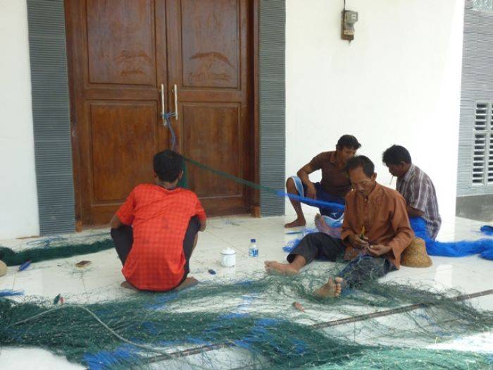 Terbengkalai, Gedung Olahraga Jadi Bengkel Jaring