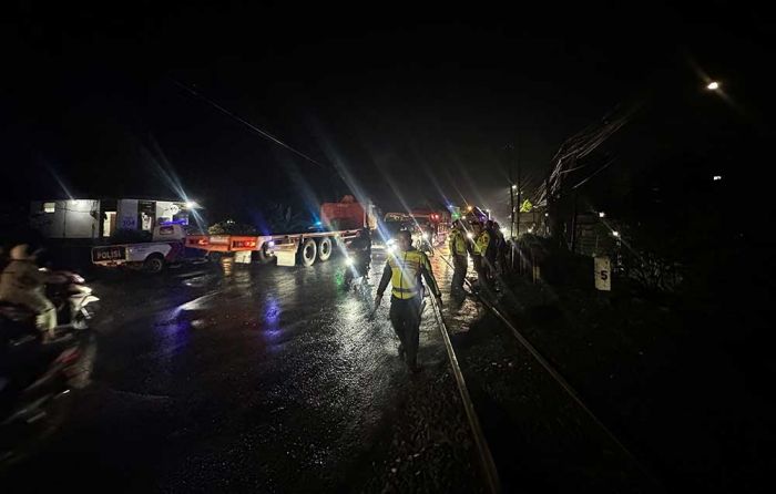 Kecelakaan Maut di Perlintasan KA Latek Bangil, Pengendara Motor Tewas Terlindas Truk Kecelakaan Maut di Perlintasan KA Latek Bangil, Pengendara Motor Tewas Terlindas Truk