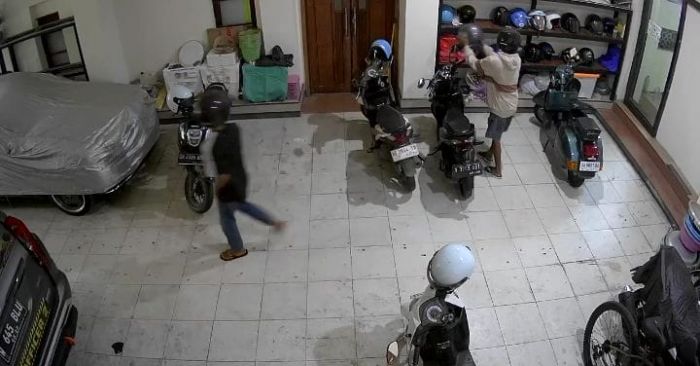 Dua Maling Satroni Kos Putri di Waru Sidoarjo dan Gondol Honda Beat Milik Mahasiswi Dua Maling Satroni Kos Putri di Waru Sidoarjo dan Gondol Honda Beat Milik Mahasiswi