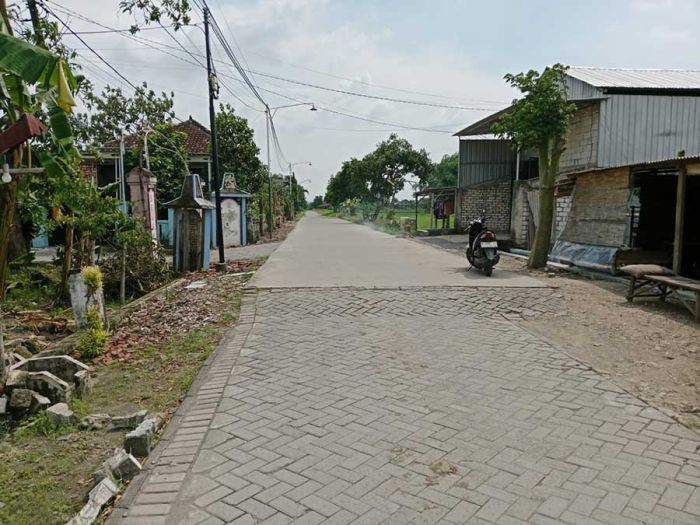 Sering Rusak Akibat Banjir, Kades Banjaragung Ubah Konstruksi Jalan Jadi Cor