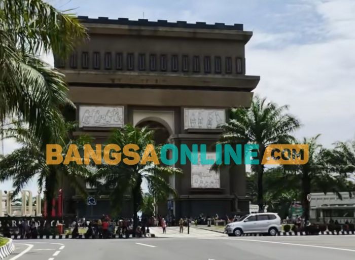Libur Panjang Bikin SLG Kediri Dipadati Wisatawan, Parkir Dibuka Penuh