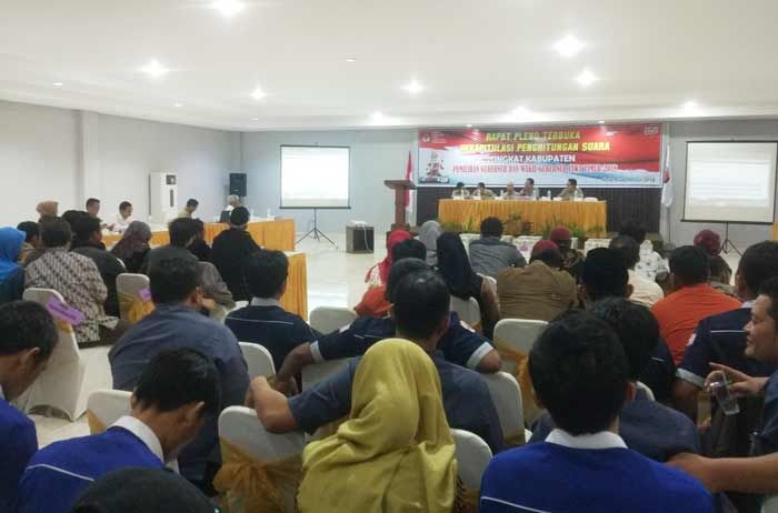 Rapat Pleno Rekap Suara Pilgub oleh KPU Trenggalek, BSPN PDIP Pertanyakan Laporan D1