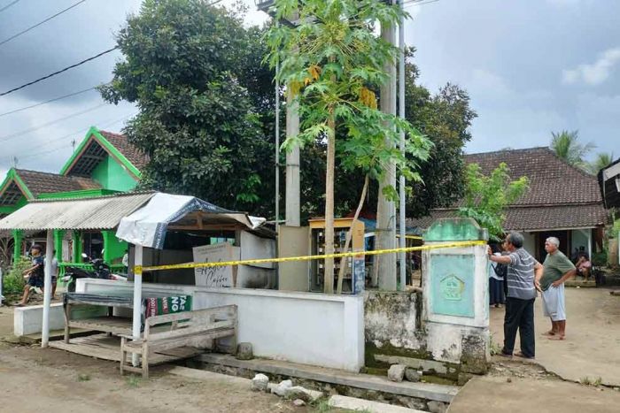 Balita 3 Tahun di Blitar Tewas Tersengat Listrik Gardu PLN di Depan Rumah Balita 3 Tahun di Blitar Tewas Tersengat Listrik Gardu PLN di Depan Rumah