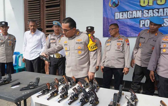 Kapolres Probolinggo Kota Cek Senpi Anggota