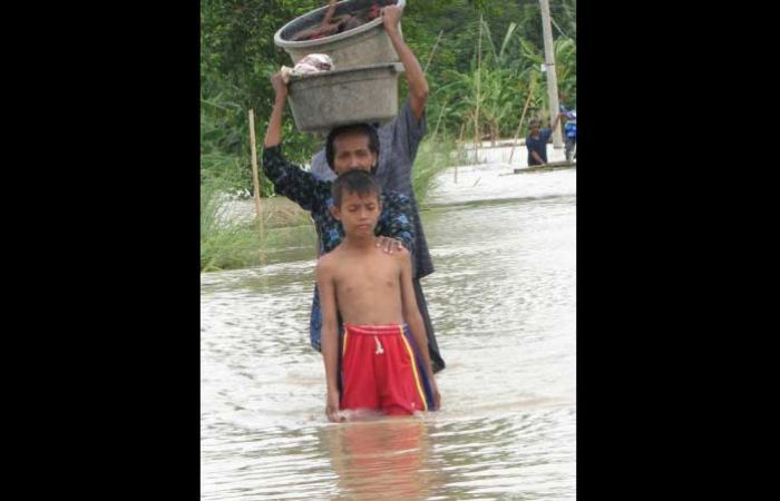 Banjir di Bungah dan Dukun Belum Menunjukkan Tanda-tanda Surut