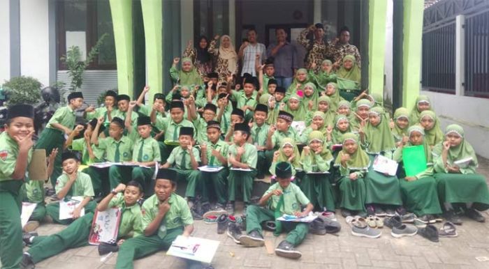 Belajar Ilmu Jurnalistik, Siswa MI Manbail Futuh Kunjungi Balai Wartawan Tuban