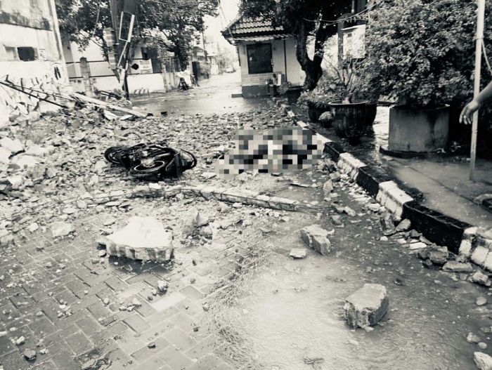 Pemotor Tertimpa Tembok Bangunan di Karangpilang Surabaya, Tewas Usai Dibawa ke RS