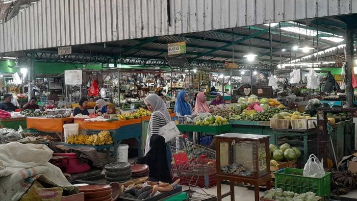 Pedagang Keluhkan Sepinya Pasar Induk Mimbaan Situbondo