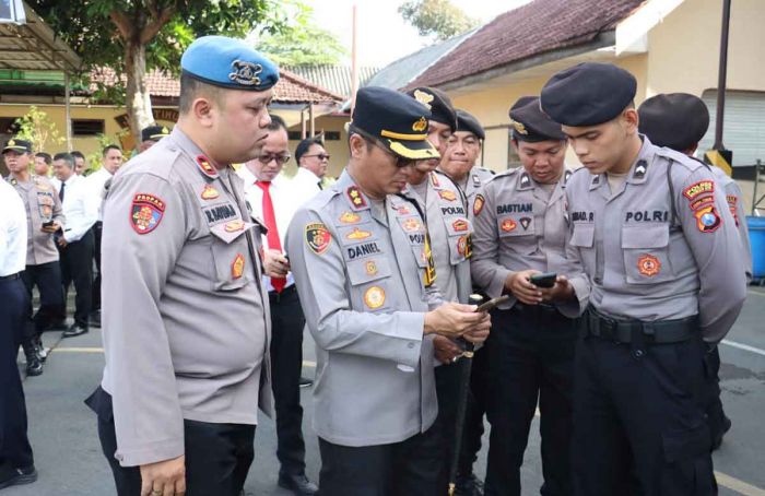 Instruksi Kapolri, Kapolres Mojokerto Kota Periksa HP Anggota