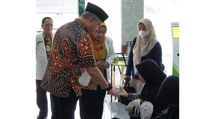 BPJS Gresik Permudah Peserta, Antre Pelayanan Kesehatan Sekarang Bisa Lewat Mobile JKN BPJS Gresik Permudah Peserta, Antre Pelayanan Kesehatan Sekarang Bisa Lewat Mobile JKN