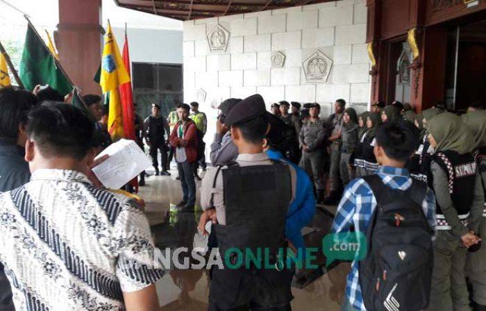 Perjuangkan Nasib Petani, Aktivis Mahasiswa Demo Pemkab Gresik