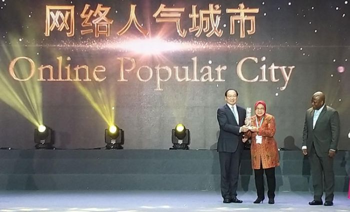 ​Raih 322 Penghargaan, Bukti Kepemimpinan Wali Kota Risma Diakui Dunia