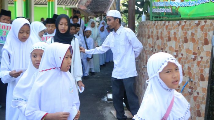 Tanamkan Nilai Keagamaan Sejak Dini, SDN Songgokerto 01 Kota Batu Gelar Manasik Haji