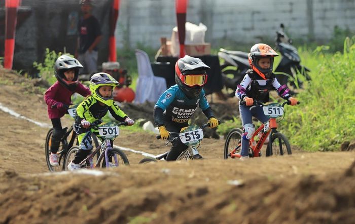 Dibuka Mas Adi, Ratusan Rider Ramaikan Suropati Race 8 BMX 2025 di Sirkuit Untung Suropati