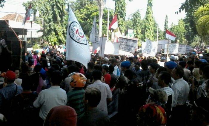 Ribuan Nelayan Demo ke DPRD Probolinggo