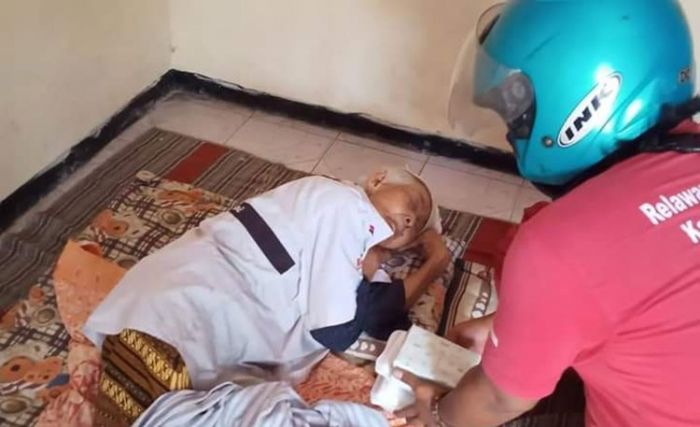 Relawan PPK Kediri Terus Bergerak Berbagi Nasi Bungkus dan Sembako di Tengah Pandemi Relawan PPK Kediri Terus Bergerak Berbagi Nasi Bungkus dan Sembako di Tengah Pandemi